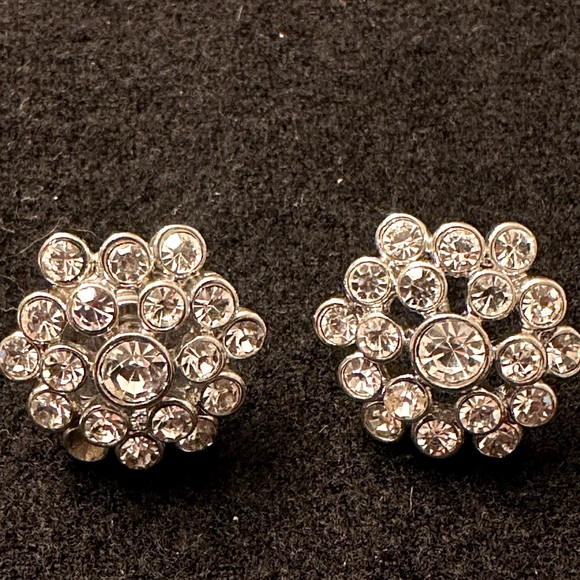 Very pretty and stylish matching Rhinestone Necklace and earrings - Picture 4 of 7